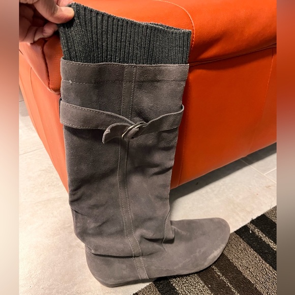 Grey boots - Picture 1 of 3